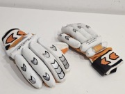 GM Marcus Trescothick Hero 303 rękawice do krykieta