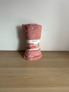 Koc dekoracyjny Smukee 150x200 różowy wisienki