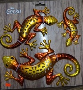 Dekoracje ścienne w kształcie gekonów, w kolorze pomarańczowo-złotym. 