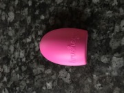 Brushegg , czyścik do pędzli / ciemny róż