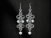 Unikalne gotyckie kolczyki chainmail naturalne perły elegancja mrok goth