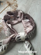 Apaszka 70x70 beżowa w koty 