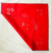 czerwony obrus lniany Boże Narodzenie.