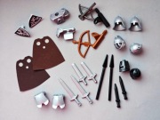 Lego Castle akcesoria x26 sztuk - broń, peleryny, hełmy