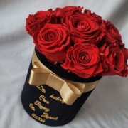 Flower box z 13 wiecznych róż  WALENTYNKI