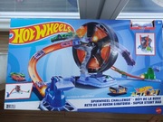 HOT WHEELS Tor samochodowy ZAKRĘCONA OPONA + autko spin challenge GJM77