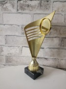 Złoty puchar sportowy / statuetka BLAZE 32 cm na marmurowej podstawie