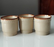 Trzy beżowe kubki z brązowym rantem, TUŁOWICE, cena kompletu 