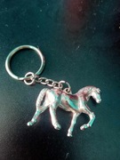 Metalowe breloczki z motywem aniołka i konia