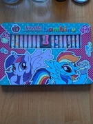 Bambino,kredki ołówkowa w metalowym pudełku,plus temperówka. 18 kolorów.