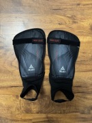 Ochraniacze piłkarskie na golenie elastyczne Select rozmiar L 170 188 cm