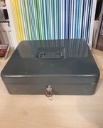 Stara duża kasetka na pieniądze 