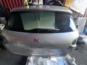 Klapa bagażnika DS4 2011 uszkodzona