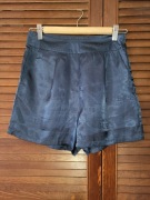 GUESS granatowe szorty z logo rozmiar XS