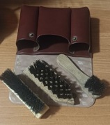 Zestaw starych szczotek do butów w etui PRL