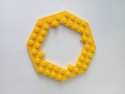 Ośmiokątna żółta podstawa Lego bez środka