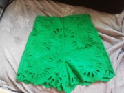Zielone koronkowe spodenki