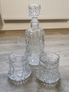 Karafka z dwiema szklankami