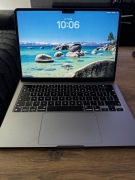 Apple MacBook Air 13” M3, 16 GB RAM i 512 GB SSD.