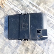 Jeep Grand Cherokee WL 2022r. - dekiel skrzynki bezpieczników pod maską