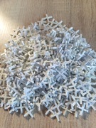 KRZYŻYKI 2,5 DYSTANSOWE DO PŁYTEK GLAZURY 400 SZT