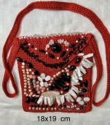 Torebka ręcznie robiona z naszywanymi perłami, granatami, agatami.