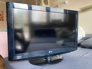 32 calowy telewizor marki LG, model 32LD320-ZA