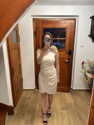 Sukienka mini z efektowną falbaną WESELE