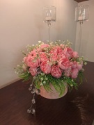 Flowerbox z różowych kwiatów na Dzień Kobiet