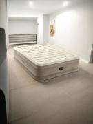 Materac dmuchany dwuosobowy INTEX z pompką 152x203x46 cm