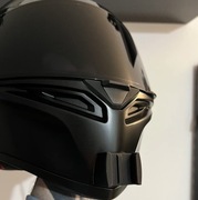 Uchwyt kamery sportowej na kask motocyklowy (Chin Mount) GoPro Insta360 DJI