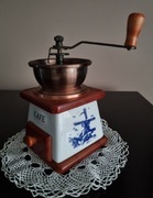 Porcelanowy młynek ręczny