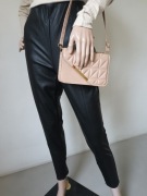 Damskie spodnie ala skórzane, leginsy, pas guma, czarne, eleganckie r XL/42