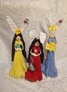 Królik stojący na drewienku okolo 30cm .  