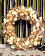 Wianek wielkanocny ze sztucznych jajek