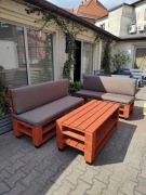 Zestaw mebli ogrodowych na wzór palet 