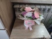 Flowerbox z kwiatów wykonanych ręcznie z wstążki 