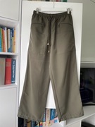 Zielony letni komplet: spodnie i bezrękawnik z kapturem. Rozmiar XL.