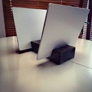 Stojak na płyty winylowe, aluminium +lite drewno