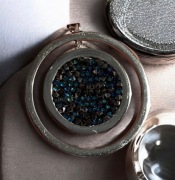 Wisiorek naszyjnik zawieszka z kryształami kamykami ELIXA Apart