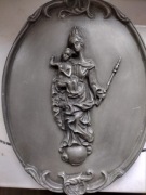 Płaskorzeźba, obraz Madonna z Dzieciątkiem.