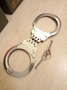 KAJDANKI POLICYJNE ZAWIASOWE USA.