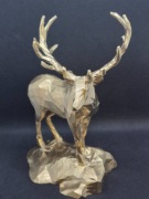Jeleń low poly na skale 20 cm PETG złoty chrom