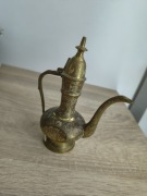 Dzbanek orientalny mosiężny Aladina – dekoracyjny, ręcznie zdobiony