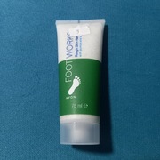 Avon Foot Works peeling do stóp z drobinkami skorupki orzecha