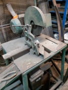 Przecinarka tarczowa, stojąca z podstawą