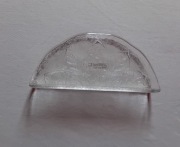 Ręcznie formowany szklany serwetnik Georgshutte, sygnowany. 