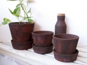 Donica, doniczka ceramiczna, gliniana pokryta rdzą