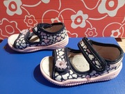 sandałki/kapcie dla dziewczynki