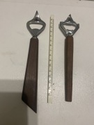 otwieracze do butelek kapsli z dotatkowym haczykiem metal drewno